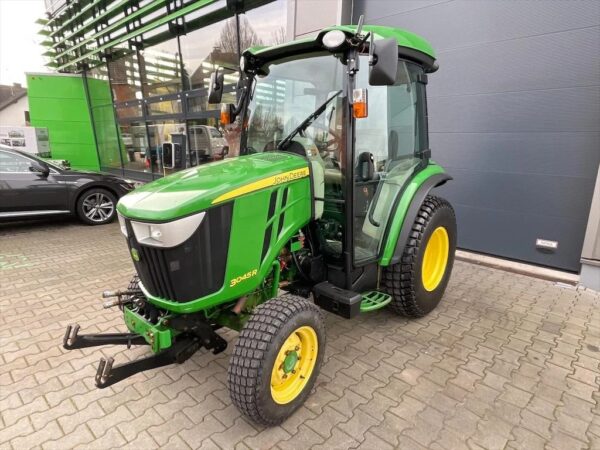 municipal tractor2015 John Deere 3045 R