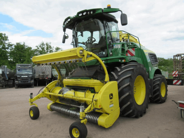 selbstfahrende Erntemaschine / Feldhäcksler JOHN DEERE 9900i (D2)