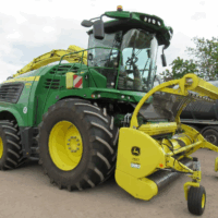 selbstfahrende Erntemaschine / Feldhäcksler JOHN DEERE 9900i (D2) – Bild 2