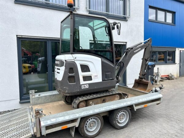 Minibaggermit Tandemanhänger (Volvo EC15D / Vlemmix)