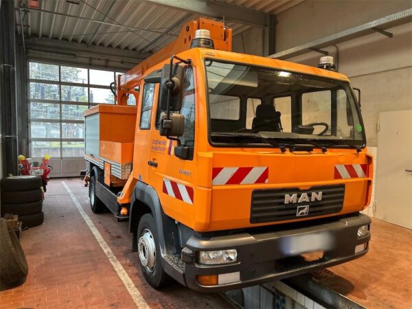 LKW-HubarbeitsbühneMAN L 2000