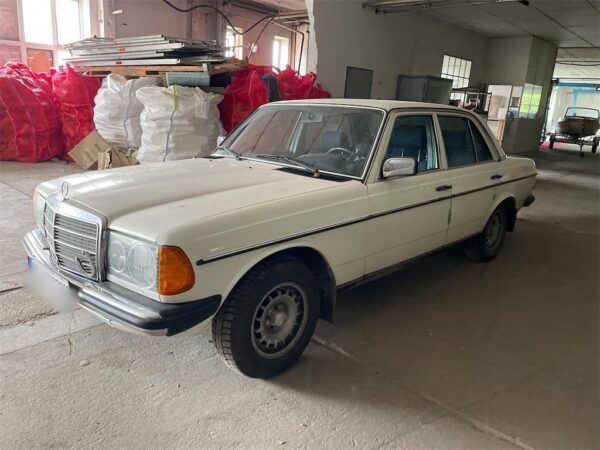 Oldtimer Mercedes 240D W123 (1981)