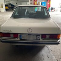 Oldtimer Mercedes 240D W123 (1981) – Bild 13